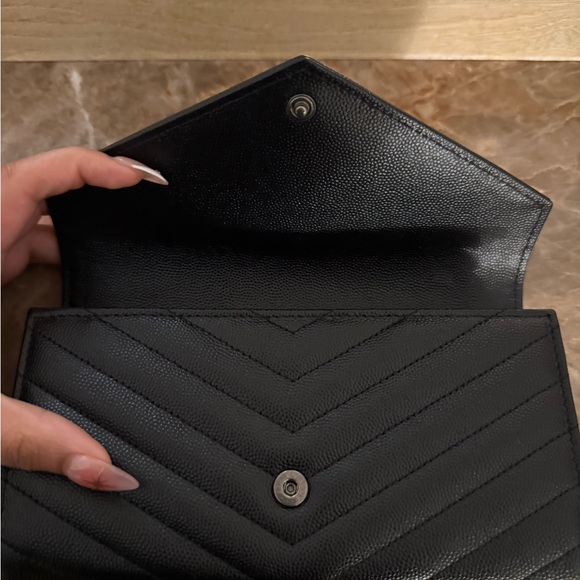 Saint Laurent YSL Monogram Large Flap Wallet in Grained Leather - Picture 2 of 10